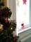 Weihnachtsbaumausschnitt mit Fensterdeko